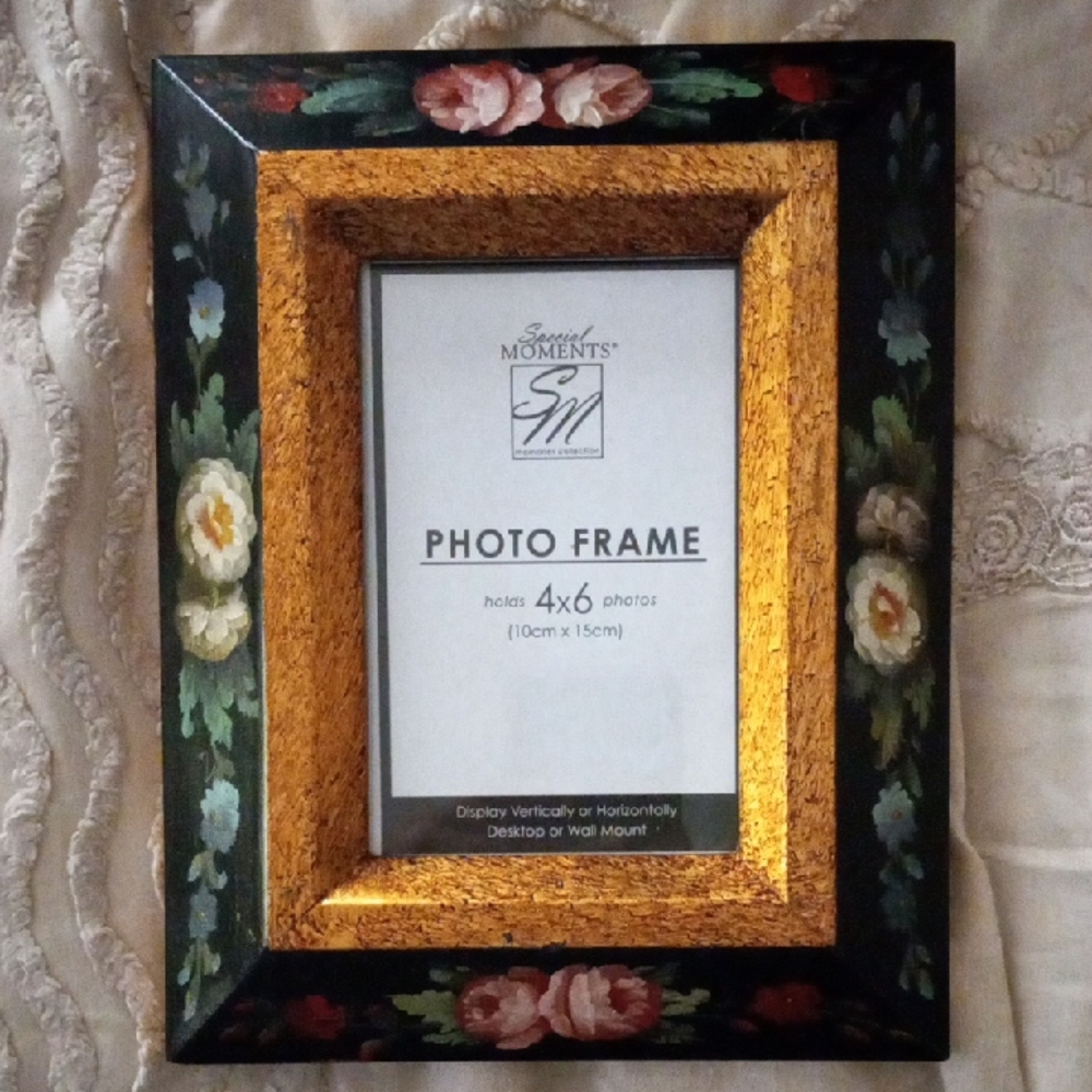Special Moments Hand Painted Floral Picture Frames w/Velvet Back 4x6 Set of 2